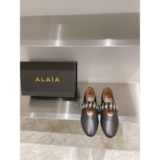 Other flat shoes